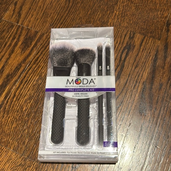 Moda Other - Make up brushes five piece